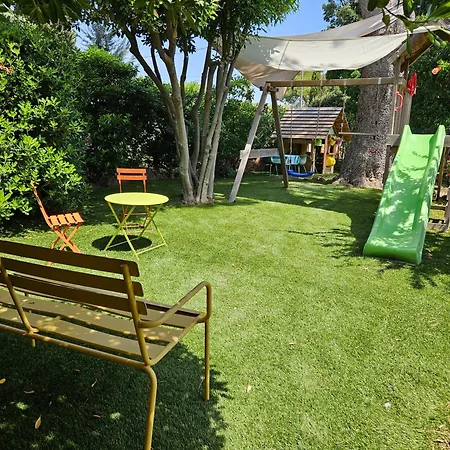 Les Flamants Holiday home *