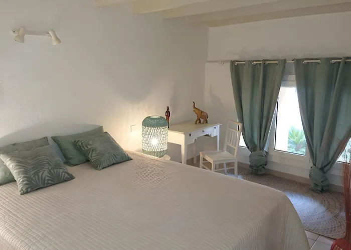 Les Flamants Holiday home *